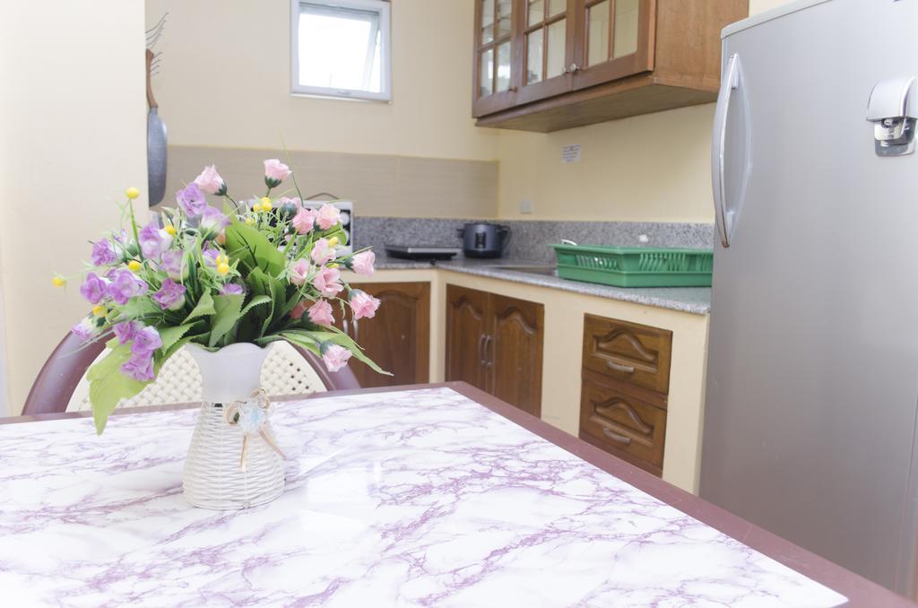 Julz Tropical Apartments اولونجابو المظهر الخارجي الصورة