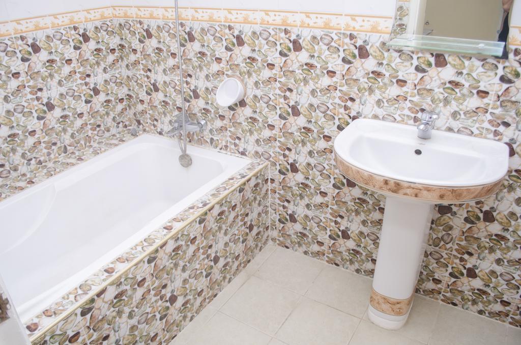 Julz Tropical Apartments اولونجابو المظهر الخارجي الصورة